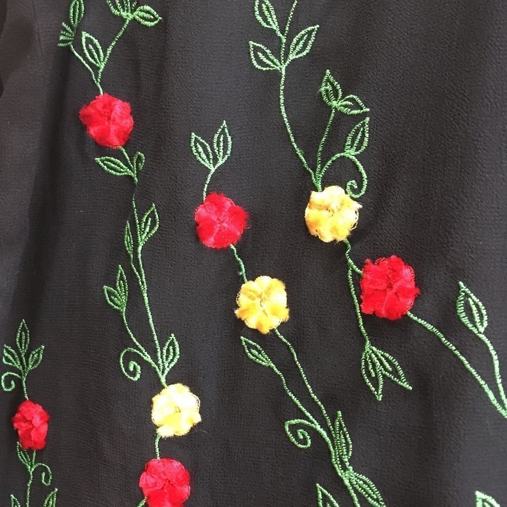 VINTAGE MARISOL EMBROIDERED TOP IN BLACK - Picture 7 of 8